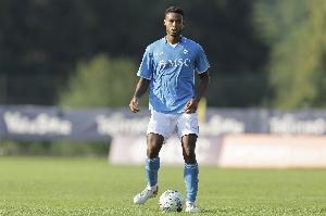 斯基拉：卡尤斯特尚未同意加盟贝西克塔斯，他收到水晶宫的报价