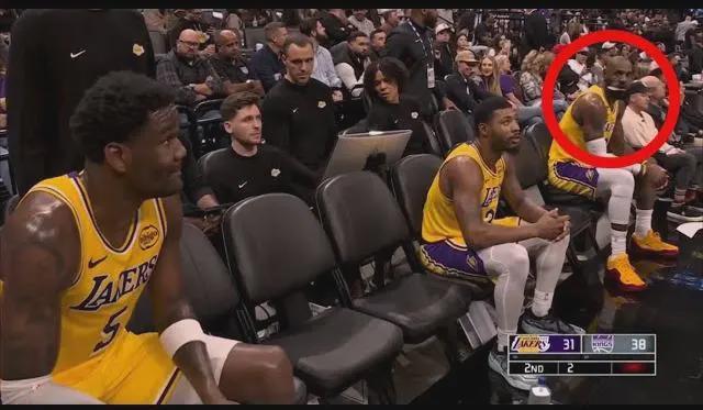 开运体育手机APP下载-艾顿遭詹姆斯死亡凝视后脱胎换骨，但再瞪防守短板也难以弥补