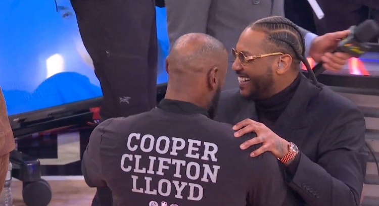 又是谁的青春呢？詹姆斯赛前和安东尼、麦迪拥抱寒暄