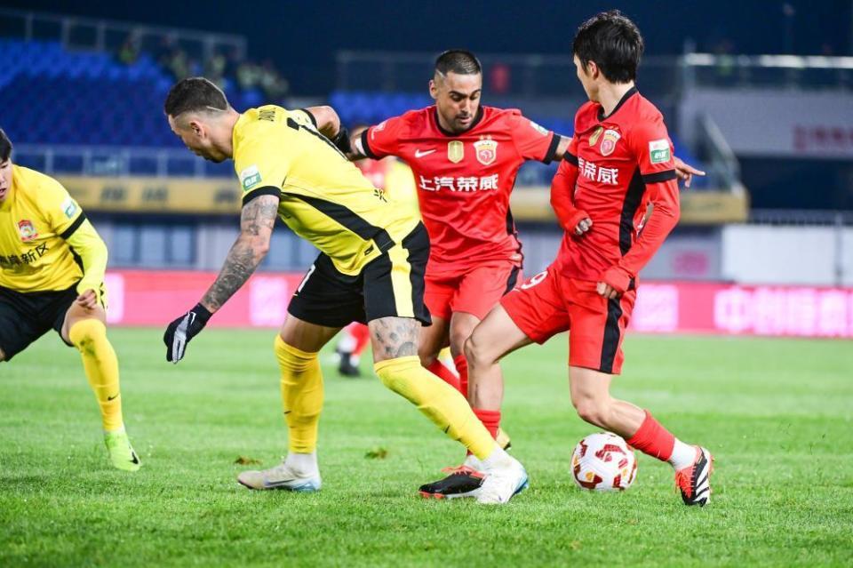 开运体育手机APP下载-海港VS西海岸首发：5外援PK4外援！蒯纪闻登场 杨希反戈 武磊替补